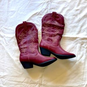Women’s rampage cowgirl boots.